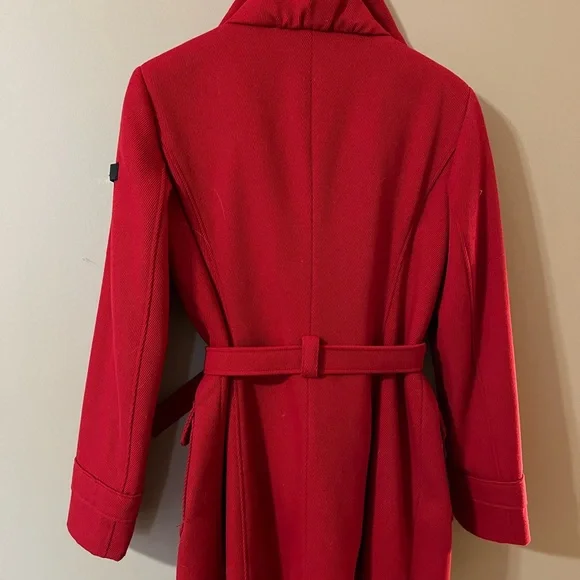 Look Ravishing in Red! - Picture 3 of 8